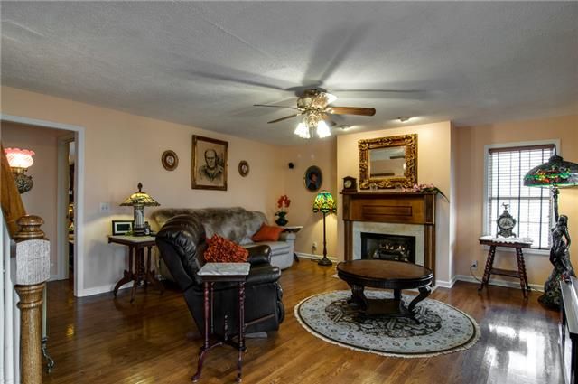 1129 Lewis Rd, Burns, TN 37029