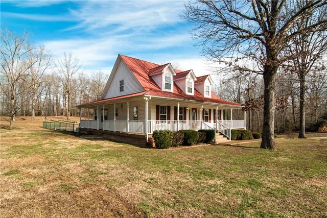 1129 Lewis Rd, Burns, TN 37029