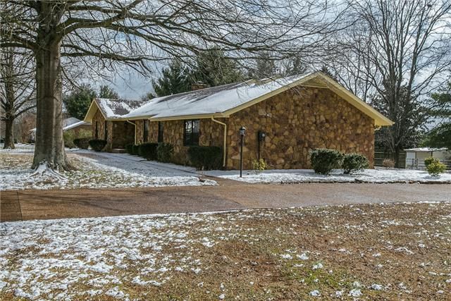 2405 Foxcroft Rd, Murfreesboro, TN 37128