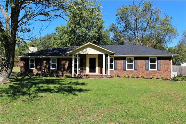 2414 Hillmont Dr, Murfreesboro, TN 37129