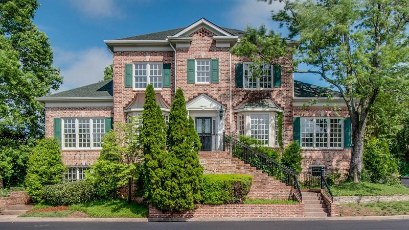 18 Westlake Dr, Nashville, TN 37205