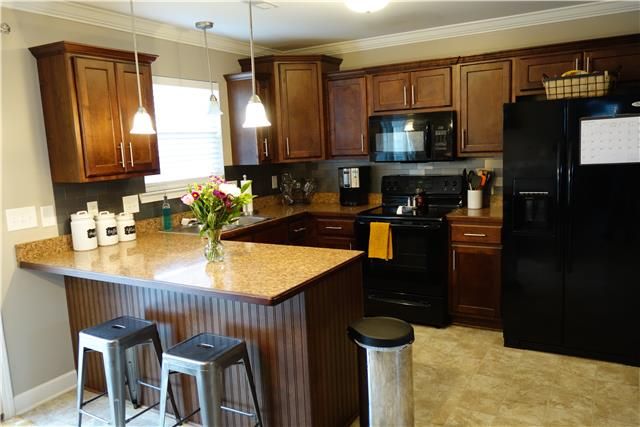 491 Albion Cir, Gallatin, TN 37066
