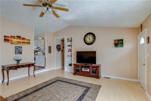 2400 Hickory Dr, Springfield, TN 37172