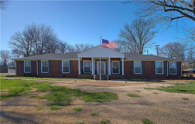 1002 S Graycroft Ave, Madison, TN 37115