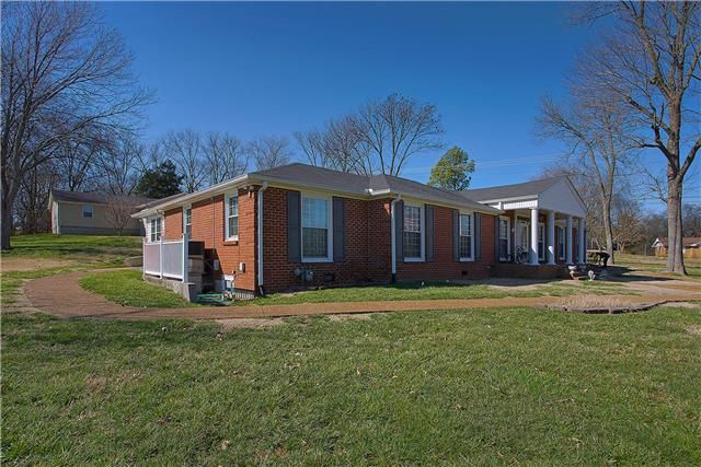 1002 S Graycroft Ave, Madison, TN 37115