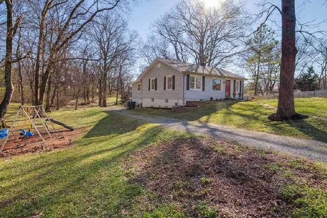 1215 Currey Rd, Nashville, TN 37217