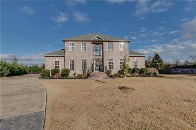 1943 Robinson Rd, Murfreesboro, TN 37130