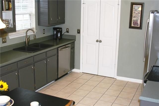 1111 Havering Dr, Murfreesboro, TN 37128