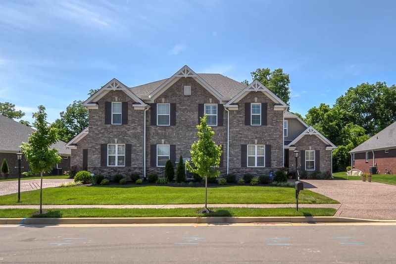 1208 Chickadee Cir, Hermitage, TN 37076