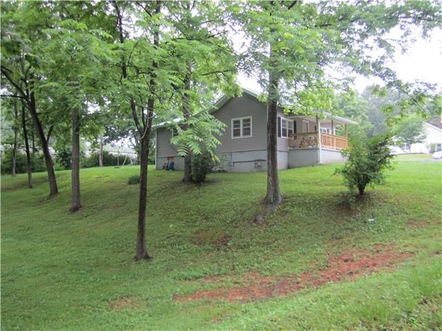 315 Jackson St, White Bluff, TN 37187