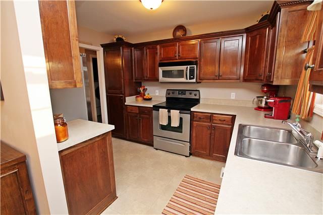4042 Summit Dr, Greenbrier, TN 37073