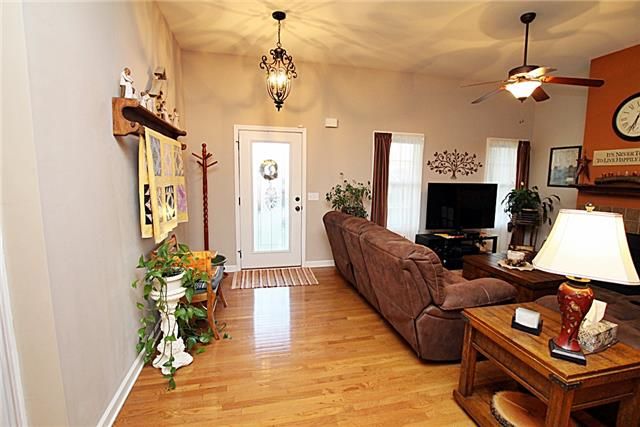 4042 Summit Dr, Greenbrier, TN 37073