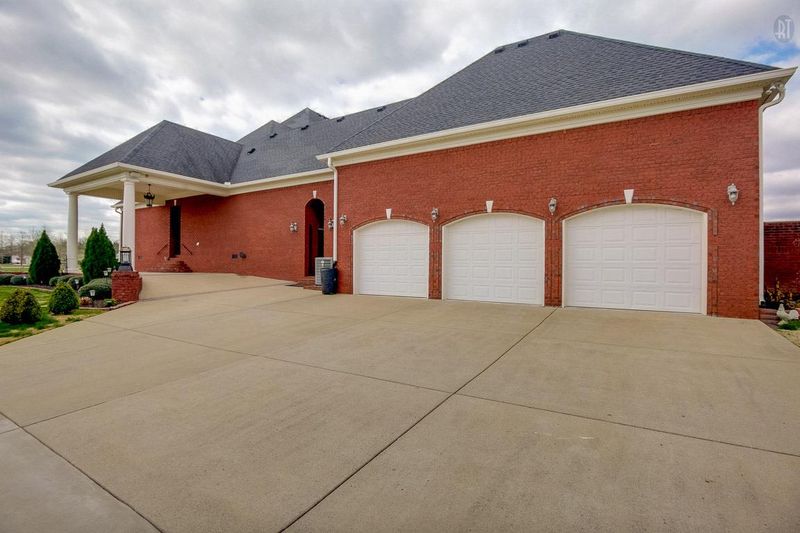 102 Coldstream Rd, Murfreesboro, TN 37127