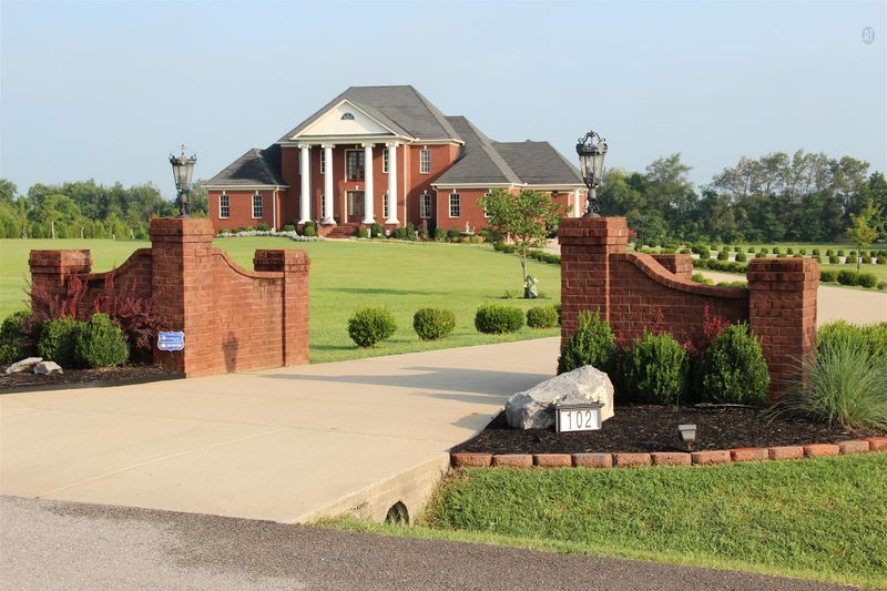 102 Coldstream Rd, Murfreesboro, TN 37127