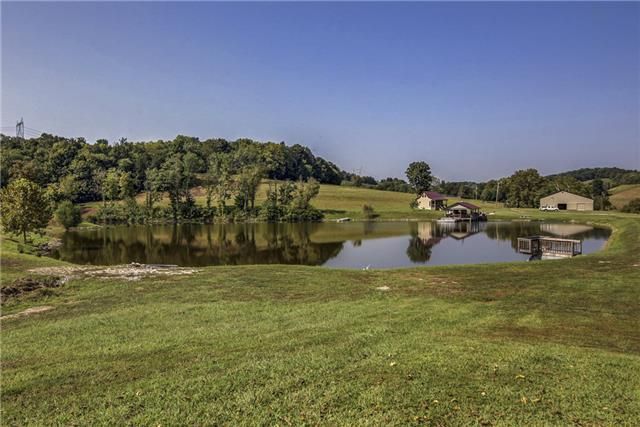 65 Racoon Branch Ln, Brush Creek, TN 38547