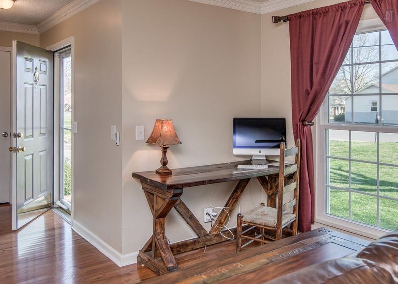 5184 Roxborough Dr, Hermitage, TN 37076
