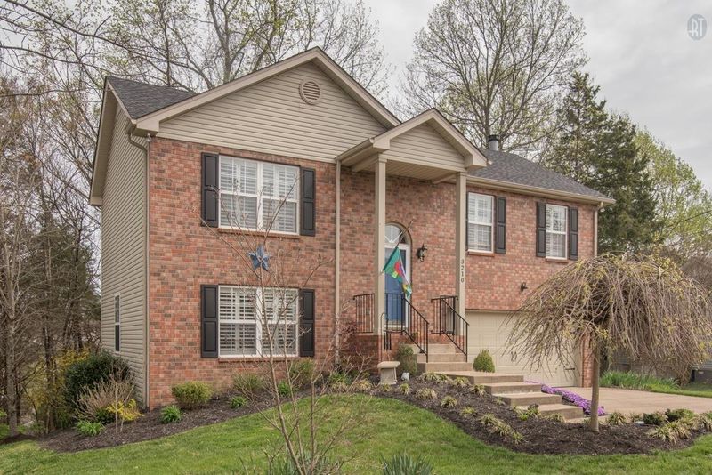 3210 W Yorkshire Ct, Old Hickory, TN 37138