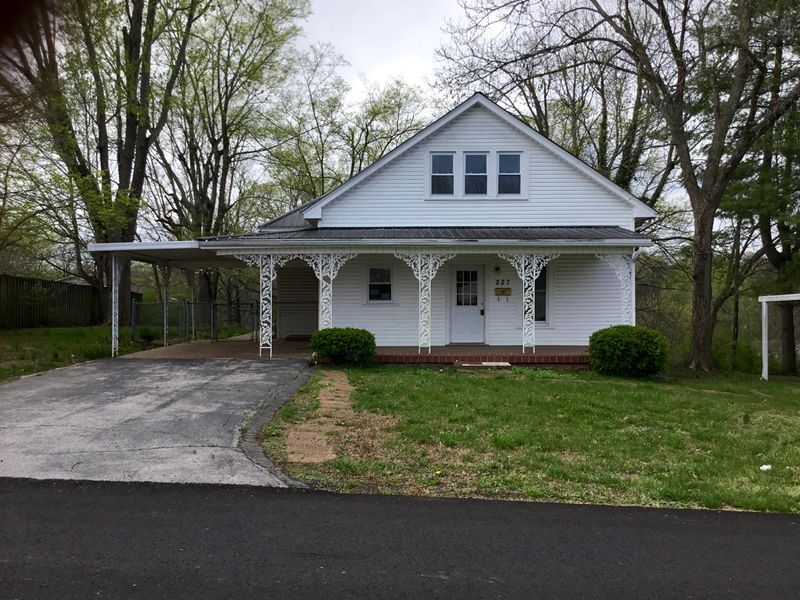 227 Mccreary Hts, Dickson, TN 37055