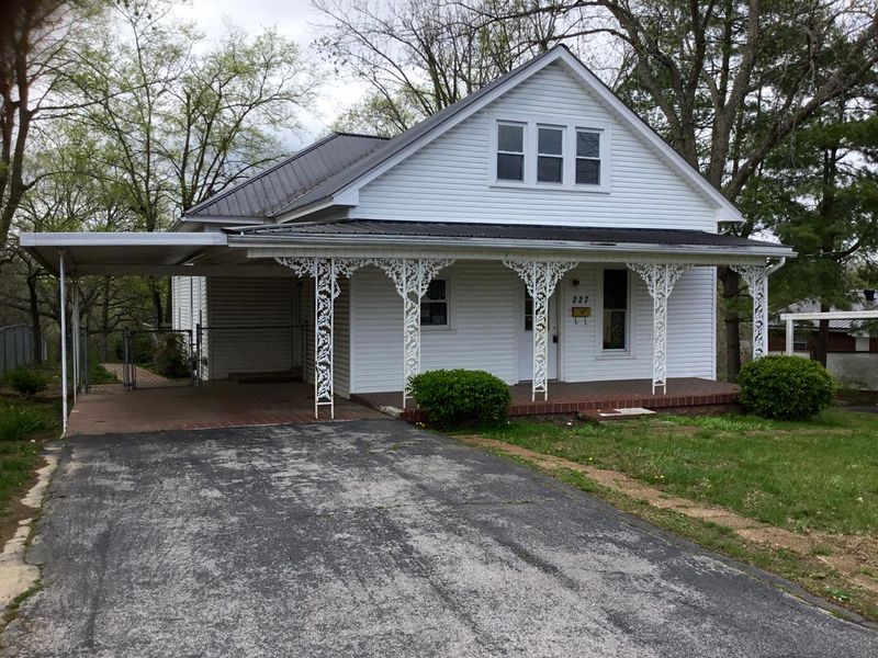 227 Mccreary Hts, Dickson, TN 37055