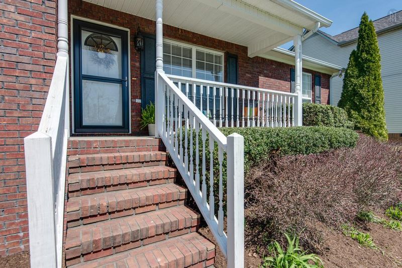 2742 Mollys Ct, Spring Hill, TN 37174