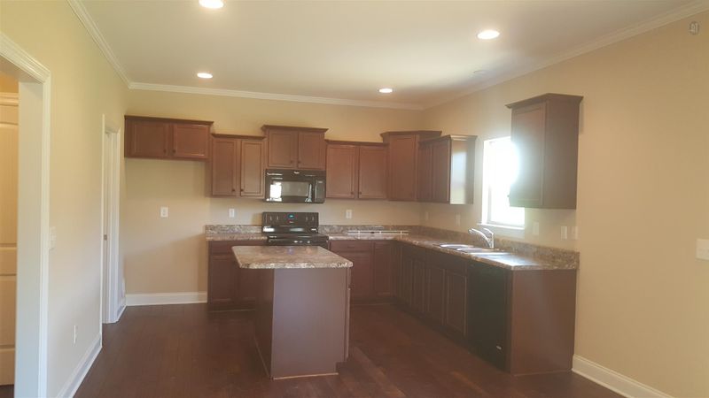 216 Hickory Point Dr, Lebanon, TN 37087
