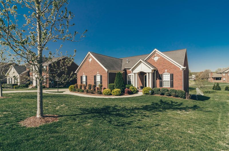 1057 Avery Trace Cir, Hendersonville, TN 37075