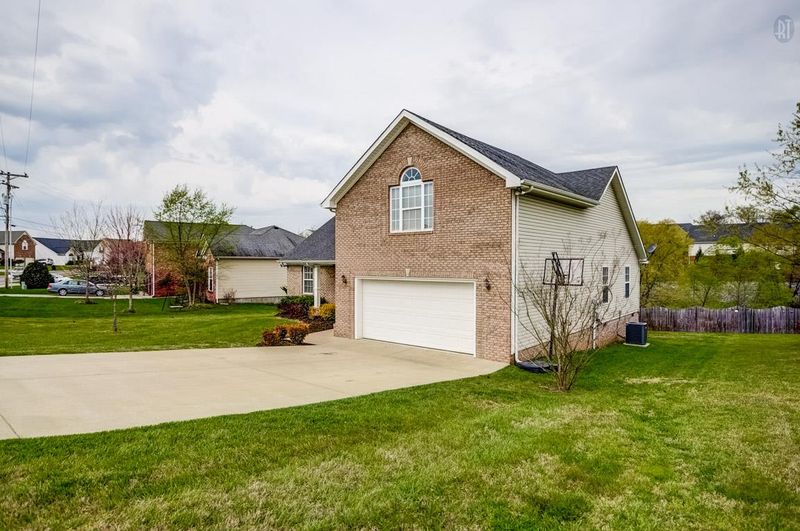 2951 Buckner Ln, Spring Hill, TN 37174