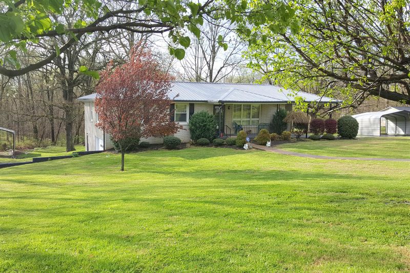 604 Old Railroad Bed Rd, Vanleer, TN 37181