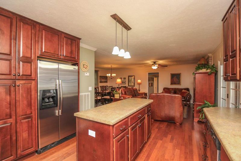 7115 Harding Dr, Fairview, TN 37062