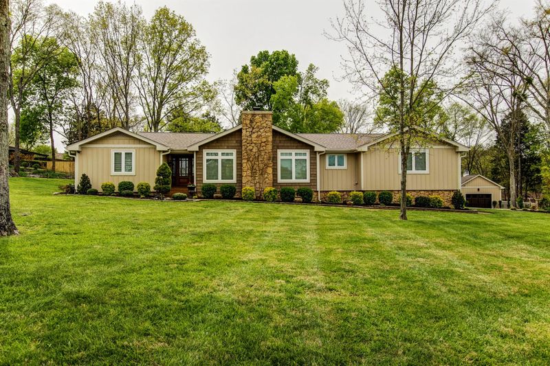 1906 Hampton, Lebanon, TN 37087