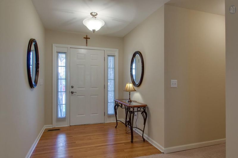 801 Eades Ct, Nashville, TN 37221