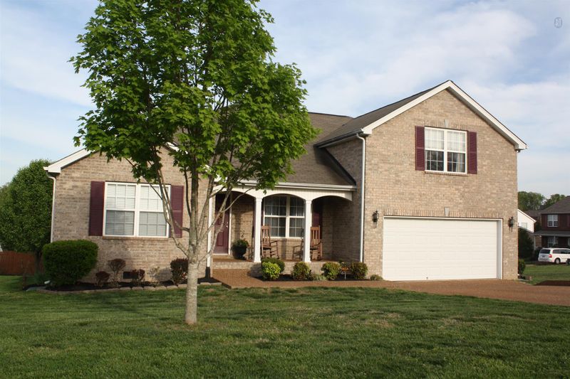 8006 Streamside Dr, Mount Juliet, TN 37122