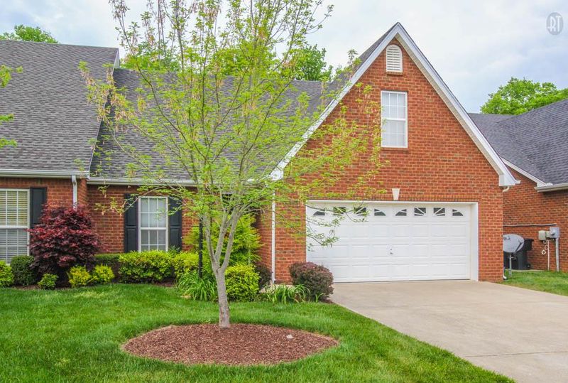 423 Golfview Ct, Murfreesboro, TN 37127