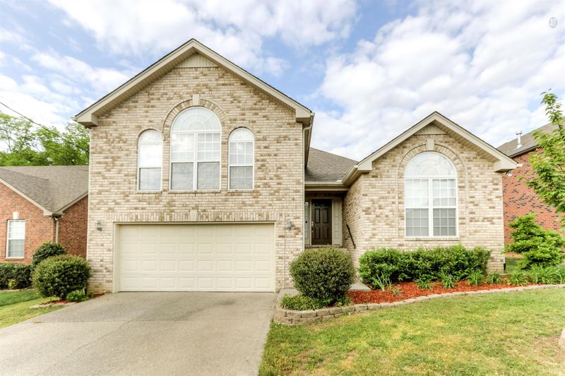 7057 Red Apple Rd, Antioch, TN 37013