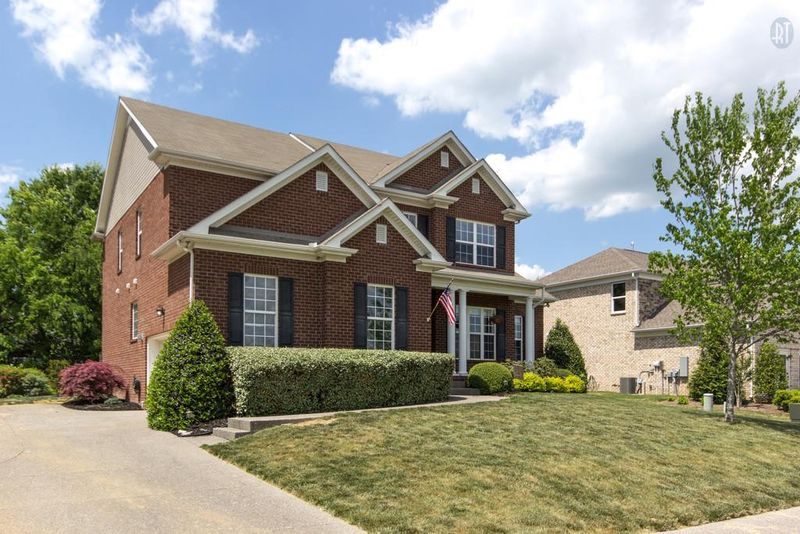 1002 Brixworth Dr, Thompsons Station, TN 37179