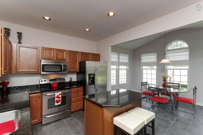 2042 Silverton Cir, Spring Hill, TN 37174