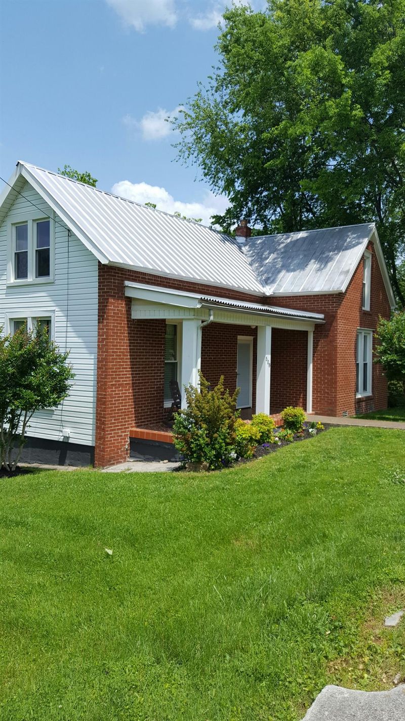 508 N Main St, Dickson, TN 37055