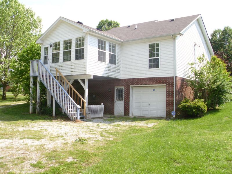 300 Hunter St, Portland, TN 37148