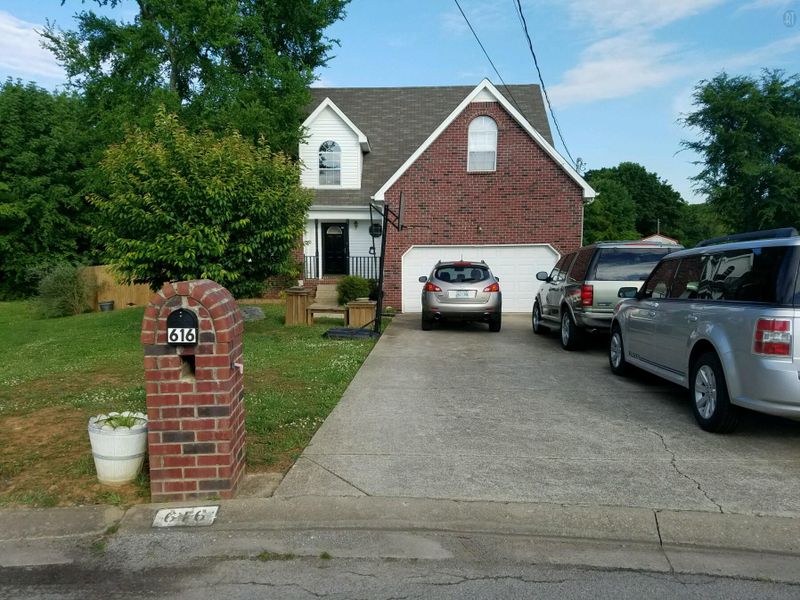 616 E Lake Cv, La Vergne, TN 37086