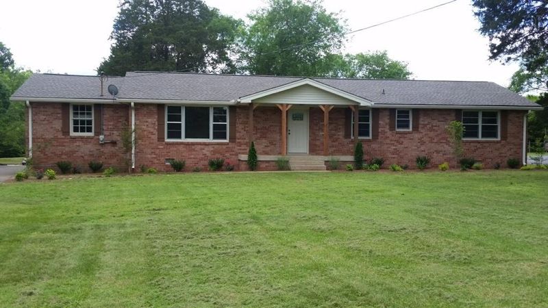 1510 Woodside Dr, Lebanon, TN 37087