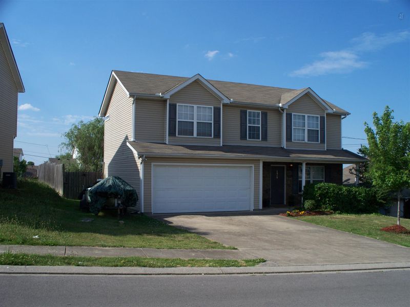1320 Tonya Dr, La Vergne, TN 37086