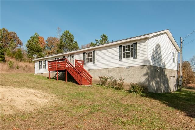 1032 Briarwood Dr, Charlotte, TN 37036