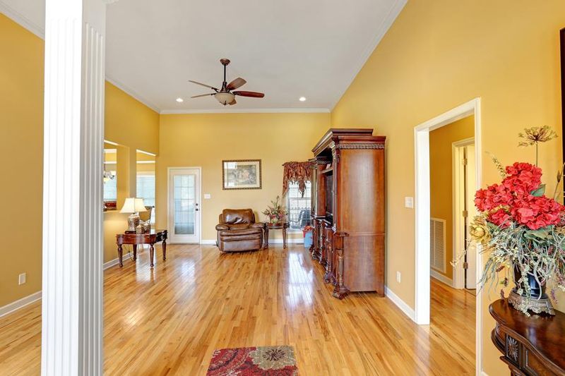 18785 Lizzie Ln, Athens, AL 35614