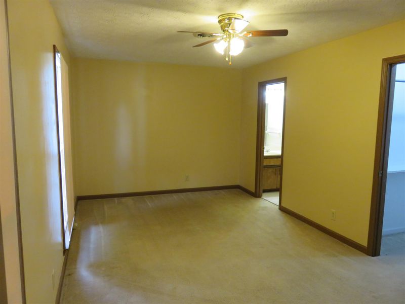 100 Westwind Dr, Springfield, TN 37172