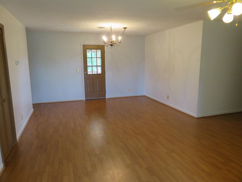 100 Westwind Dr, Springfield, TN 37172