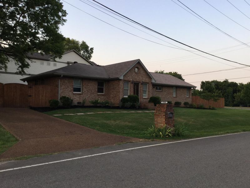 5500 Corbett Ln, Nashville, TN 37209