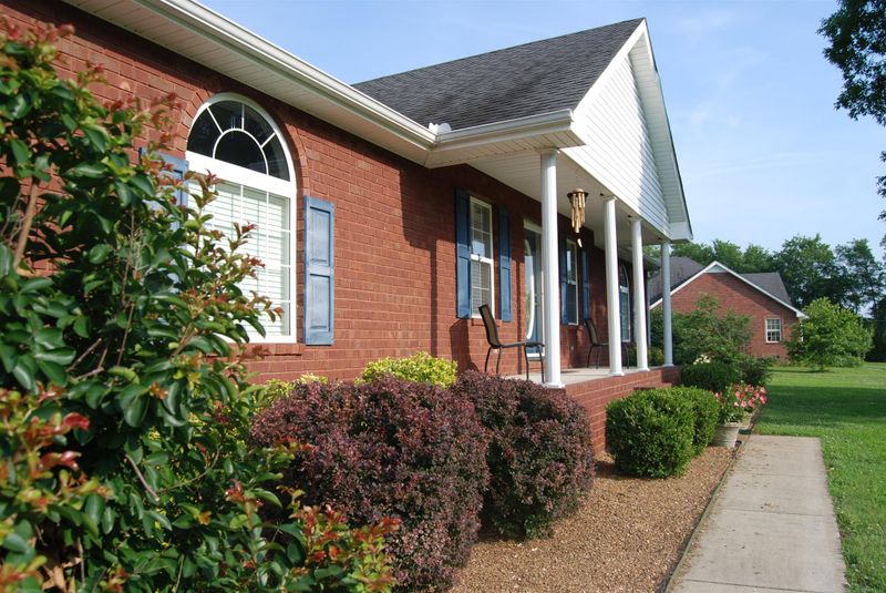 604 Rock Springs Rd, Castalian Springs, TN 37031