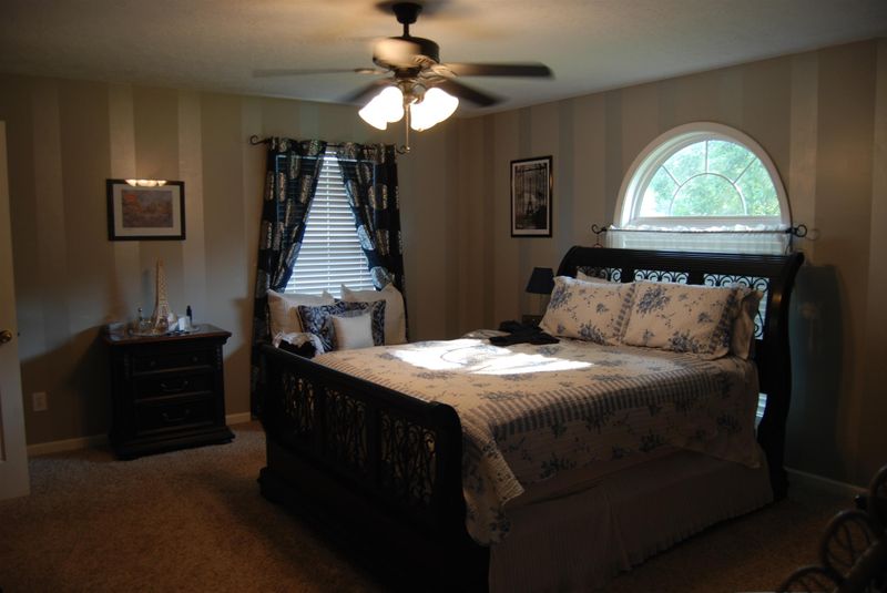 604 Rock Springs Rd, Castalian Springs, TN 37031