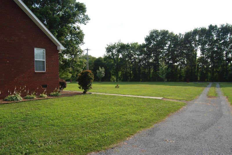 604 Rock Springs Rd, Castalian Springs, TN 37031