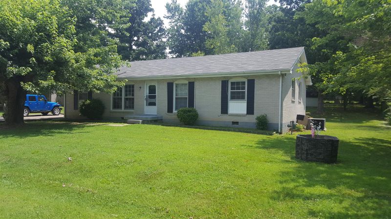 202 W Meade Dr, Dickson, TN 37055